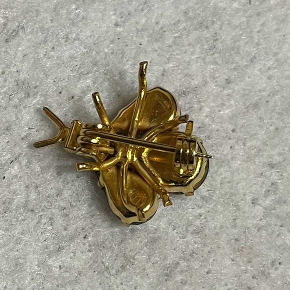 Small Winged Insect Brooch - Picture 5 of 10